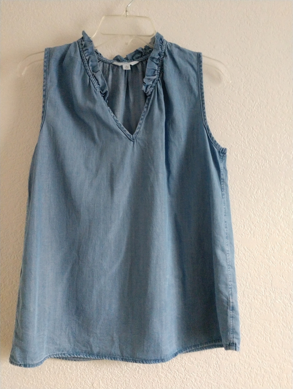 Time and Tru Sleeveless Summer Top Blue Chambray Shirt Picnic Small Chest 36"